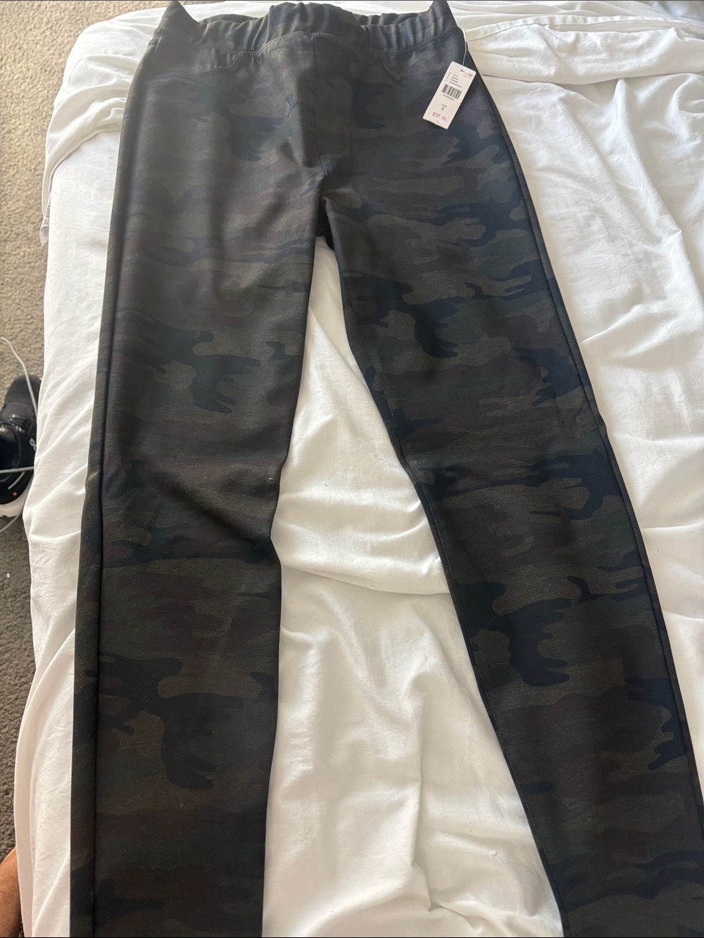Sanctuary Camo Leggings in Black & Olive Green